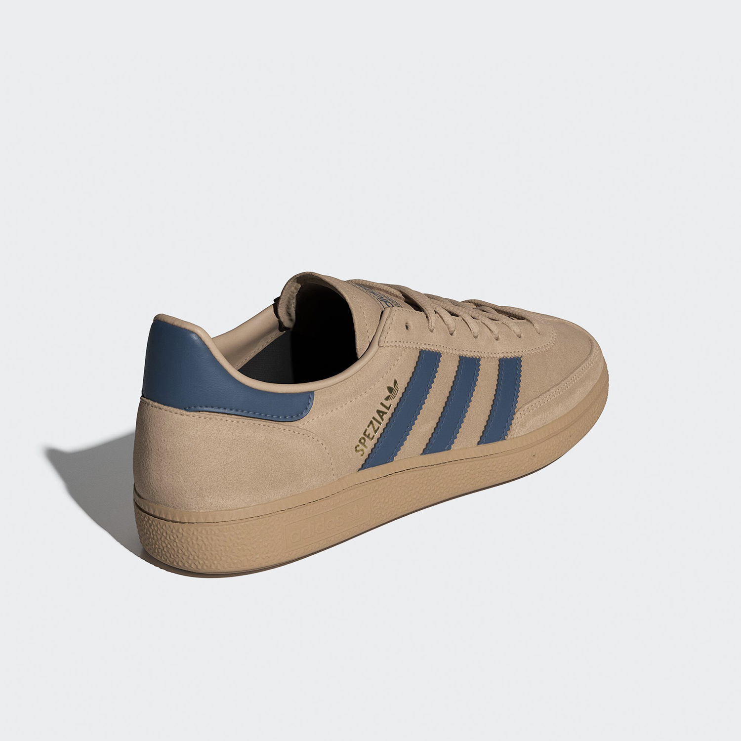 حذاء رياضي كلاسيكي من أديداس ب - مراجعة Adidas Shoes Gazelle وسعره