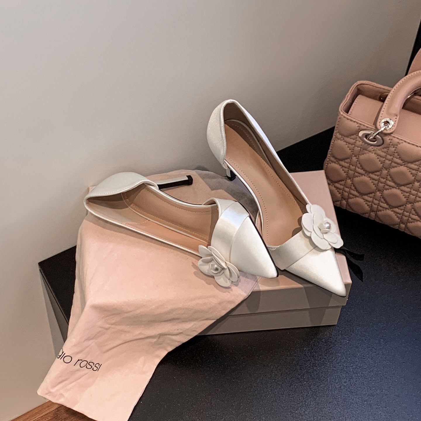 أحذية نسائية بكعب عالٍ مدبب من - مراجعة Formal Women Daily Wear Footwear وسعره