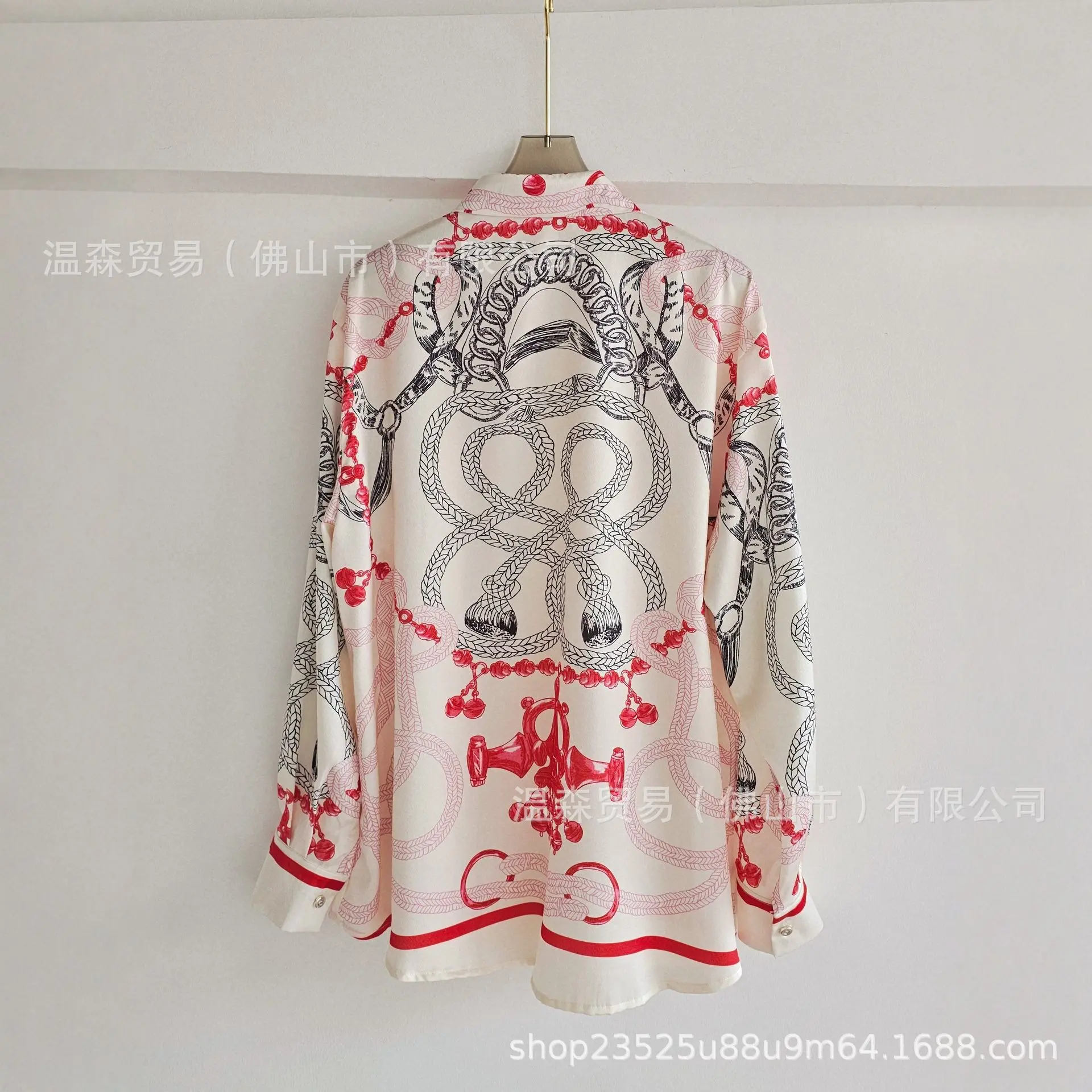 طقم نسائي من قطعتين بتصميم فرن - مراجعة Silk Blouse Button وسعره